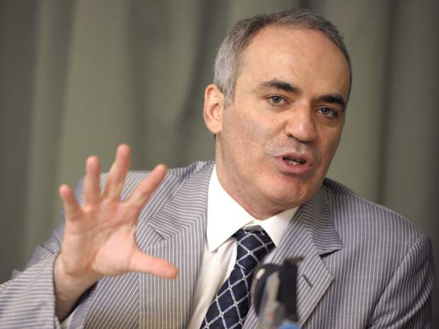 http://d.europe.newsweek.com/en/full/7641/garry-kasparov.jpg