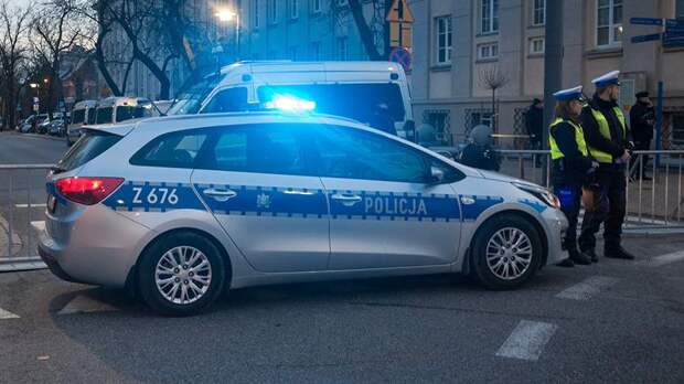 В Польше неизвестные обстреляли здание школы