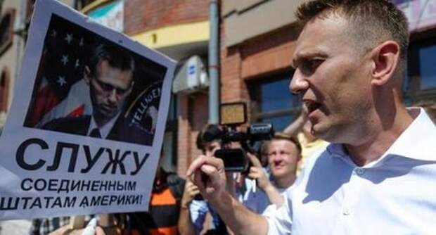 Навального закидали яйцами в Новосибирске