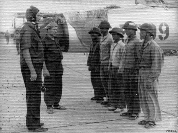Советские летчики-инструкторы во Вьетнаме. /Фото: i.pinimg.com