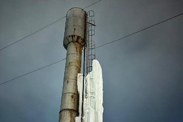 Водонапорная башня в Гавриловском округе покрылась льдом