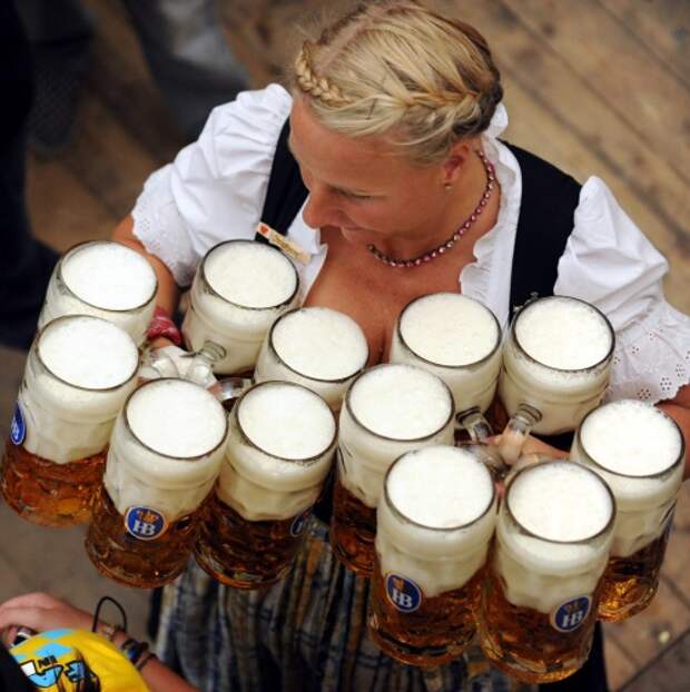 фестиваль пива, в настоящее время - ежегодный праздник Октоберфест