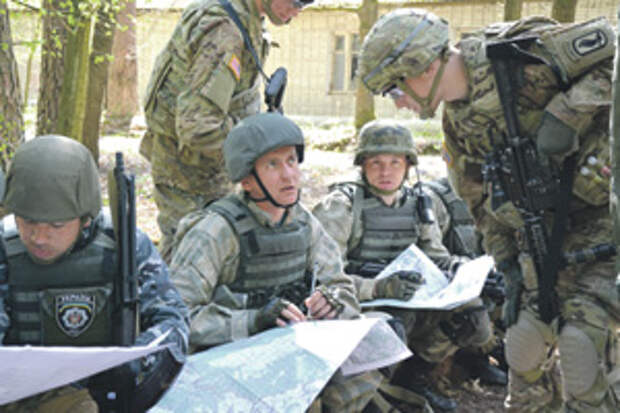 Американские военные инструкторы на украинской земле.	 Фото  Reuters