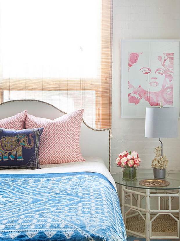 Marilyn-print-is-an-easy-way-to-add-feminine-touch-to-the-room-with-panache