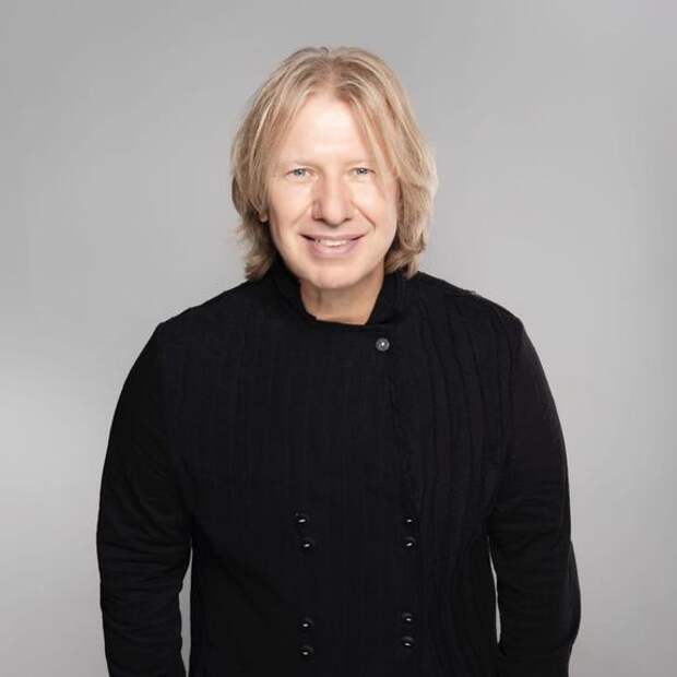 Музыкант Виктор Дробыш защитил артистов, высказав, что «многие звезды уехали просто отдохнуть»