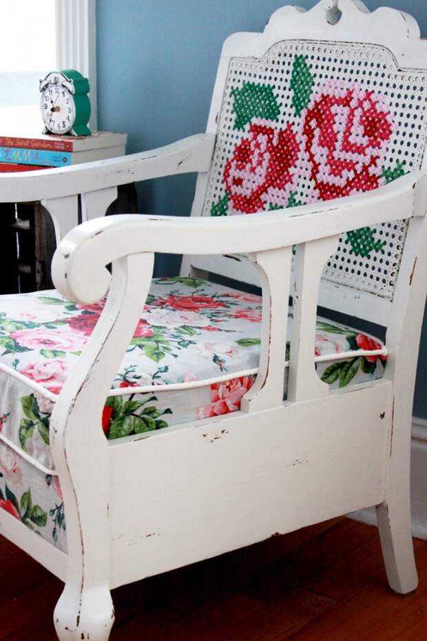 Переделка старого кресла с вышивкой (Diy)