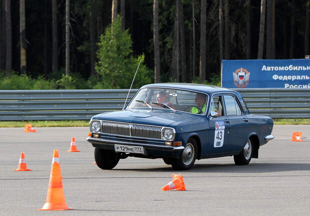 Олдтаймер ралли на автодроме ФСО олдтаймер, ралли, ретро автомобили