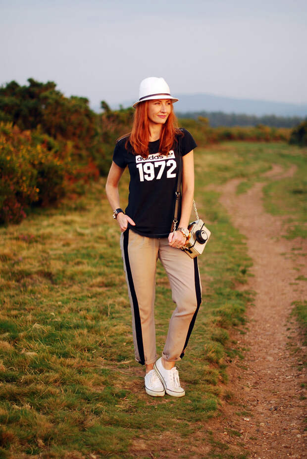 Sports t-shirt and fedora