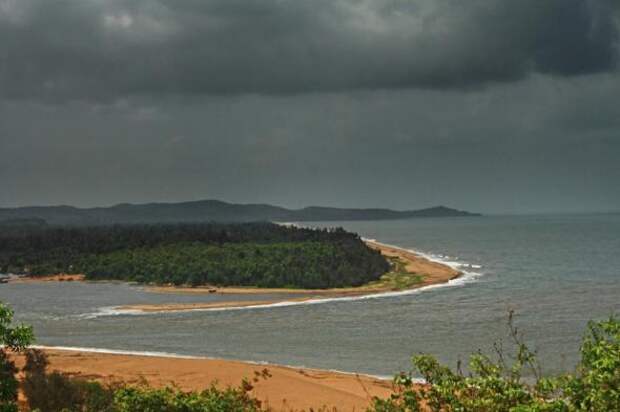 Река Агханашини встречается с Аравийским морем, Западное побережье, Карнатака