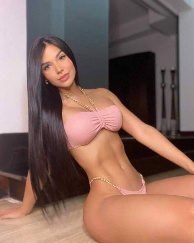 Девушки в бикини
