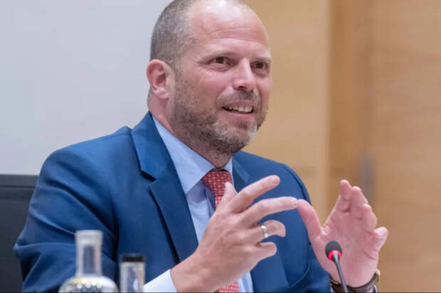 Карлик против великана: зачем министр Бельгии пригрозил Москве?