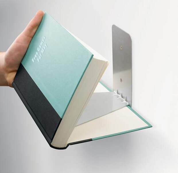 полки сделанные из книг