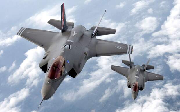 Запад обеспокоен преимуществом старых российских истребителей над новейшим F-35 — видео