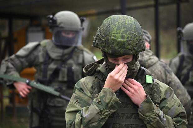 В России губернатор впервые обязал бизнес искать контрактников для армии. В Госдуме ответили: «Мы же не в Советском Союзе!»