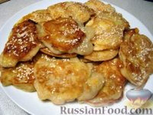 Фото к рецепту: Оладьи с яблоком и кунжутом