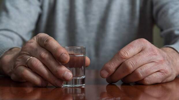 Раскрыта связь между употреблением алкоголя и деменцией