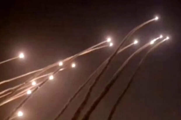 Mehr: Иран выпустил ракетный залп по территории Израиля