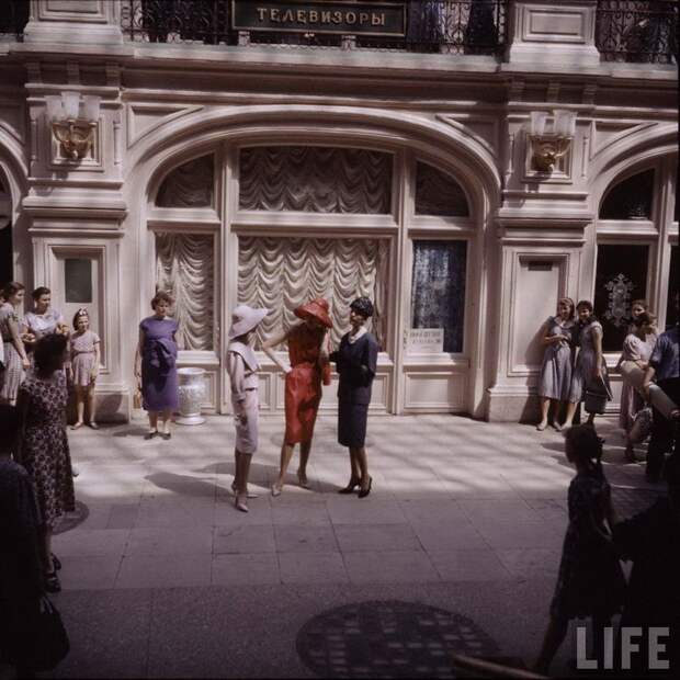 Christian Dior в Москве. 1959 год. (30 фото)