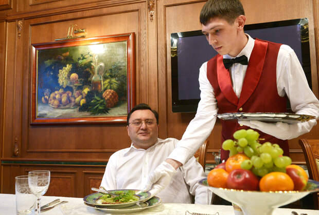 Алексей Семин считает, что мужская обслуга — признак особого статуса