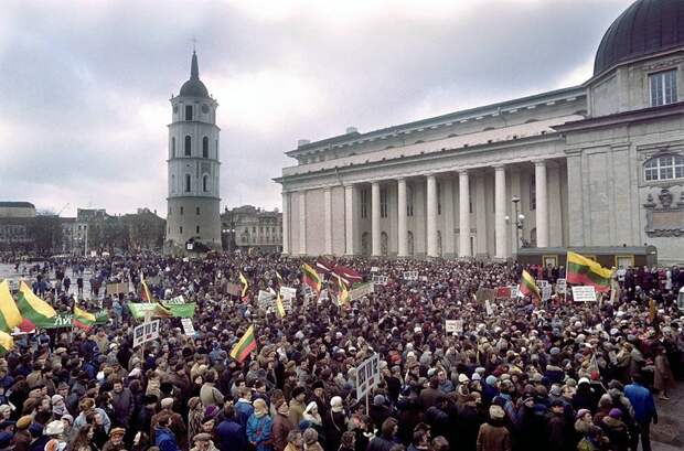 1990 10 января Демонстрация за независимость Литвы.jpg