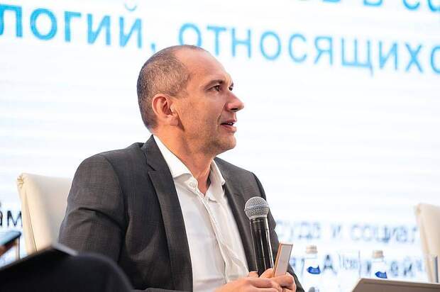 За найденного мертвым экс-замглавы Минтруда России отказался молиться священник