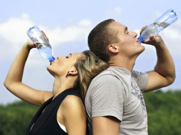 К совету «нужно пить больше воды» нужно относиться с опаской. /Фото: estaticos.muyinteresante.es