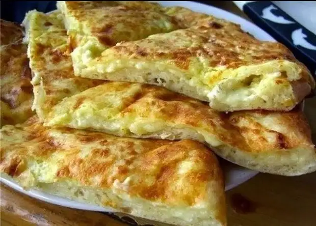 Хачапури с сыром и вареным яйцом: вкусный и экономичный рецепт