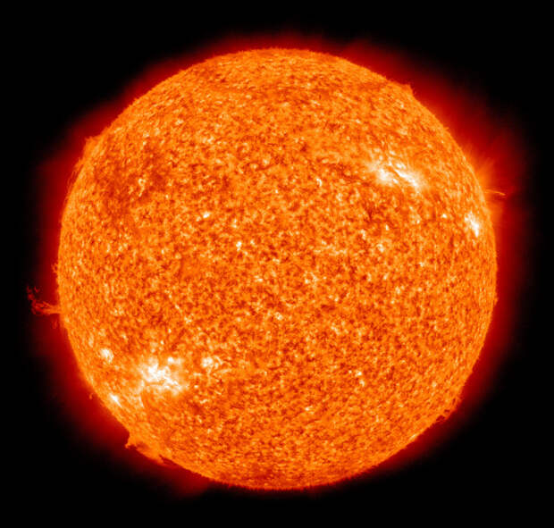 Масса Солнца составляет 99.86% от массы всей Солнечной системы. (NASA/SDO (AIA)