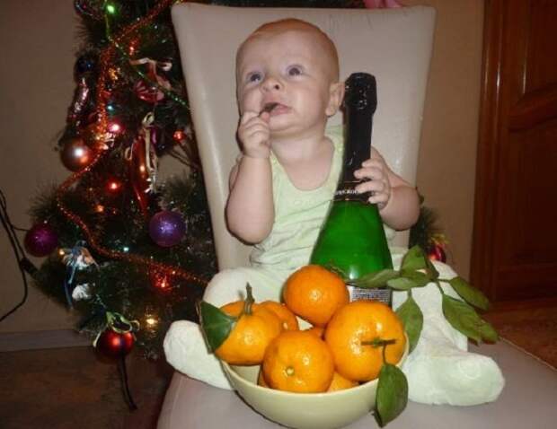 Знакомо до боли всем родителям! Вот как празднуют Новый год с маленькими детьми. Знакомо до боли всем родителям! Вот как празднуют Новый год с маленькими детьми.