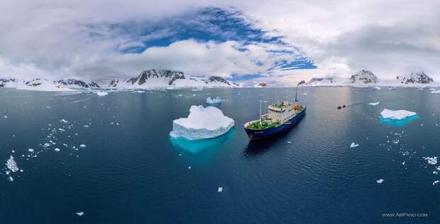 Круизный корабль Антарктика, фотография