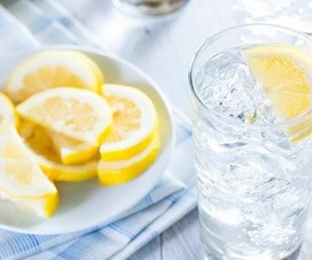 5 лучших напитков для утоления жажды летом
