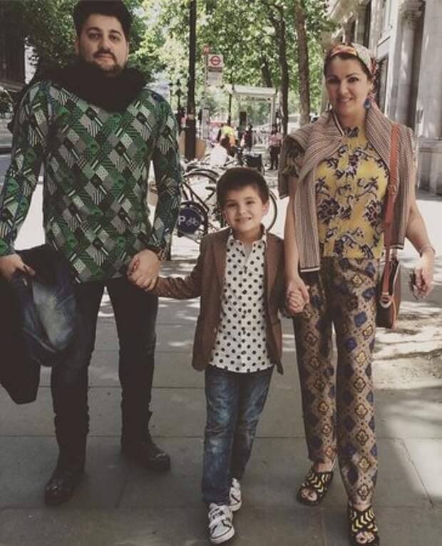 Анна Нетребко с сыном и женихом  Юсифом Эйвазовым