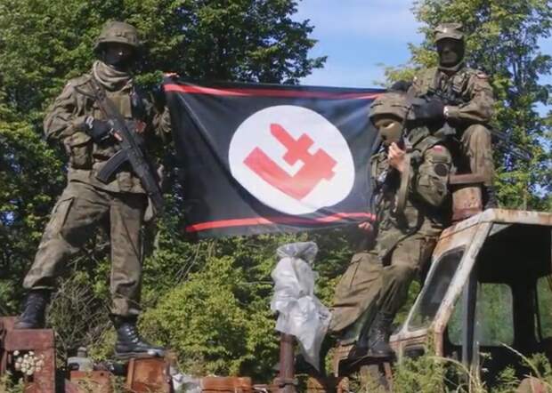 Польские патриоты начали патрулировать границу под лозунгом "Нашел бандеровца, убей" Польские патриоты начали патрулировать границу под лозунгом "Нашел бандеровца, убей"