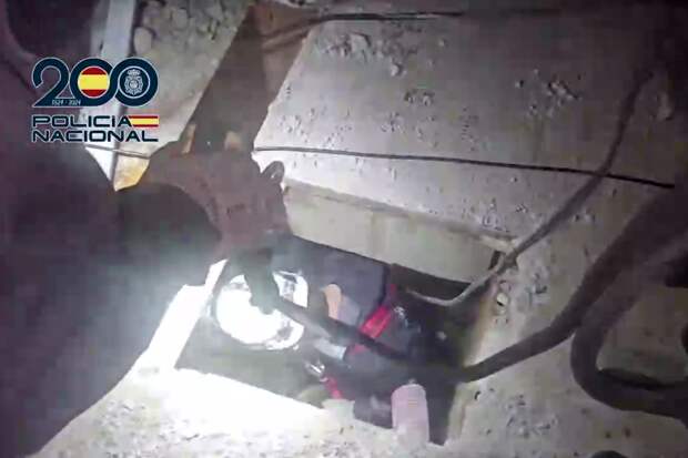 Испанская полиция нашла подземный тоннель для поставки гашиша из Марокко