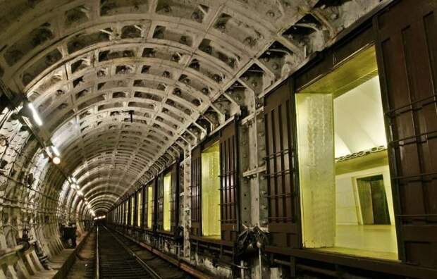 Зачем в Питерском метро станции с дверями? интересно, метро, транспорт
