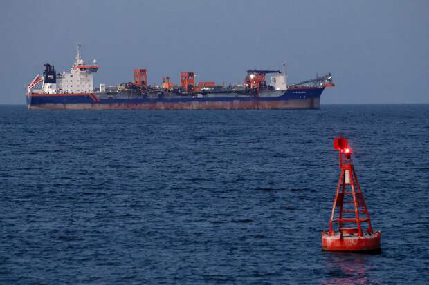 США направили два эсминца в Ормузский пролив