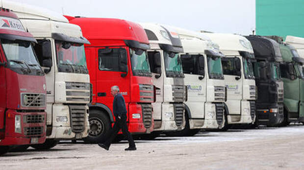 Дальнобойщики провели первую акцию против сбора за проезд по федеральным трассам