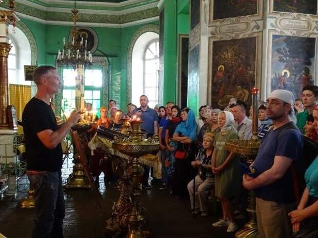 Евгений Ройзман провел экскурсию в храме села Быньги Невьянского района