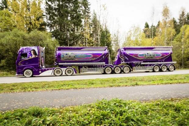 Внешний вид грузовика и полуприцепов выполнен, в основном, в фиолетовом цвете с помощью специальной краски для аэрографии. mercedes, авто, автомобили, автотюнинг, грузовик, тюнинг, тягач, фура