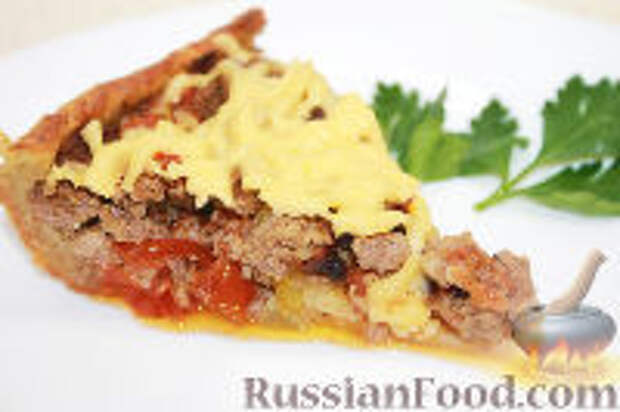 Фото к рецепту: Открытый мясной пирог с картофельным тестом