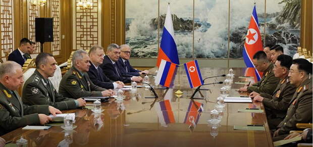 В ходе визита в КНДР главы минобороны РФ Сергея Шойгу обсуждался вопрос поставок корейского оружия в Россию в обмен на продовольствие.