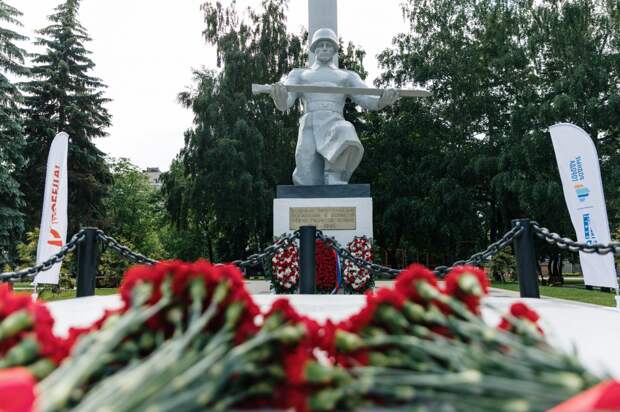 Московский НПЗ отреставрировал мемориалы Великой отечественной войны/ Фото: Сергей Шинов