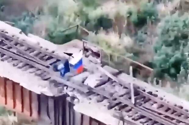 Российский военный раскрыл подробности боев с ВСУ внутри железнодорожного моста на СВО
