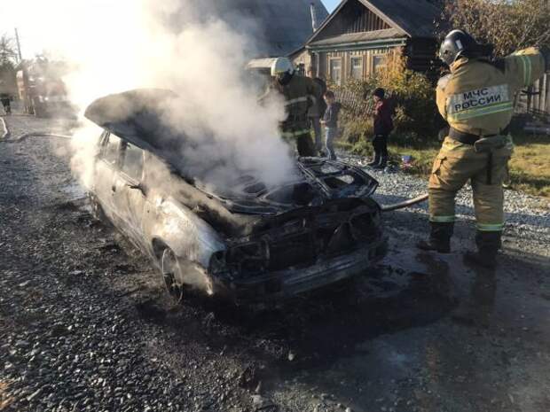 В Верхнем Тагиле на ходу загорелся автомобиль