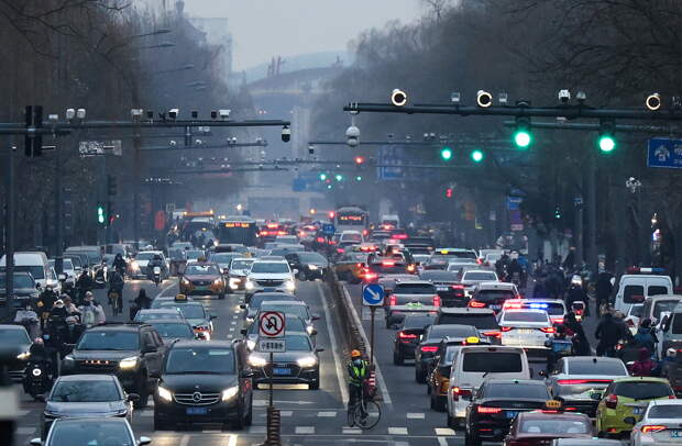 Продажи машин на одном из крупнейших рынков мира начали стремительно падать