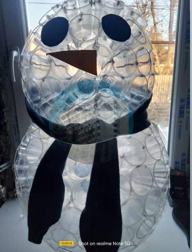 Просто снеговик из пластиковых стаканчиков в Макеевке