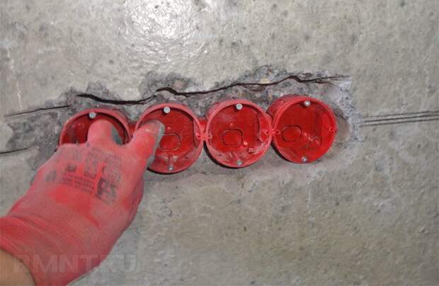 Установка розеток и&nbsp;выключателей: монтаж подрозетника в стену