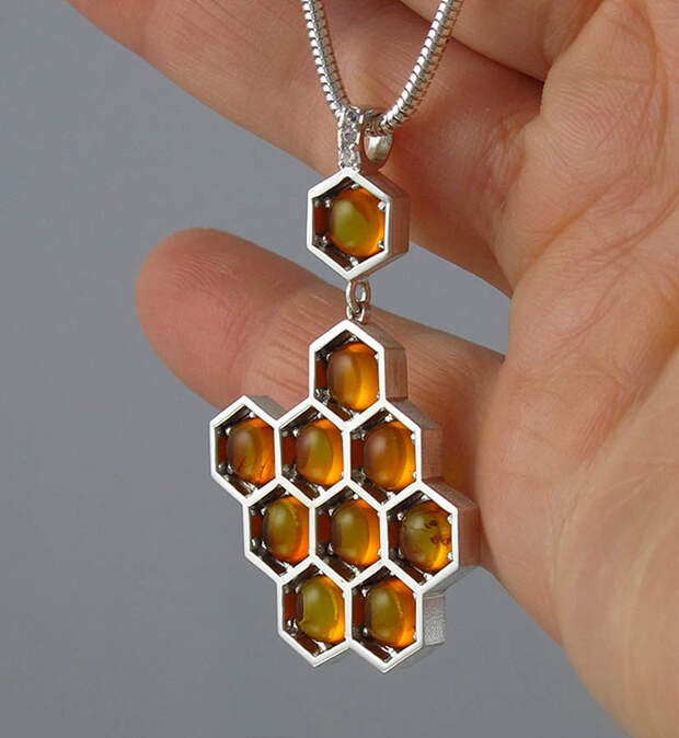 honeycomb-jewelry-bee-winged-lion-8