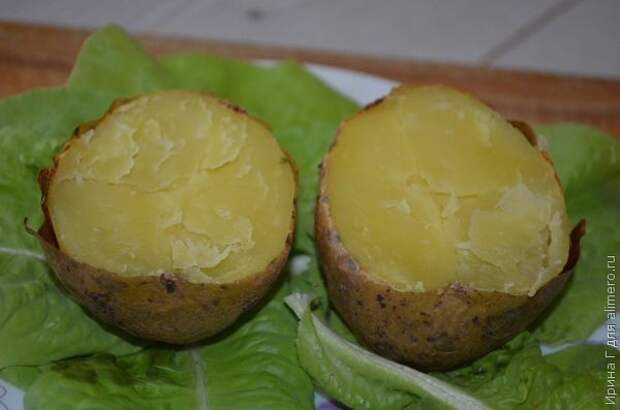 печеный картофель с селедочным соусом печеный картофель с селедочным соусом