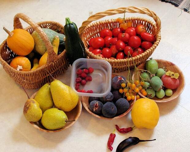 Свежие фрукты и овощи невероятно полезные. / Фото: pinterest.ru